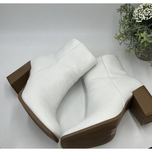 Altar’d State Retro White Faux Croc-Skin Ankle Boots Block Heel Side Zip Sz 10 - Picture 8 of 16